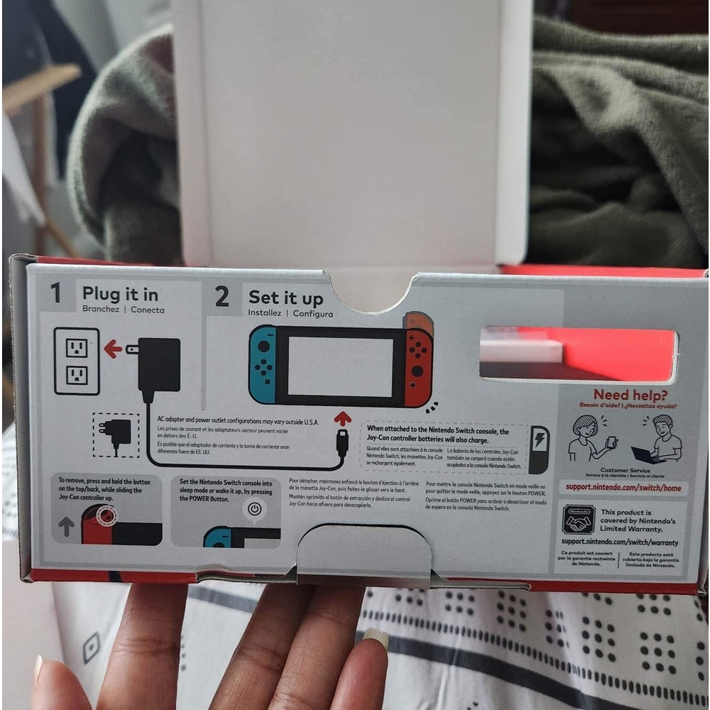 nintendo switch like brand new it’s a two switches and 6 games